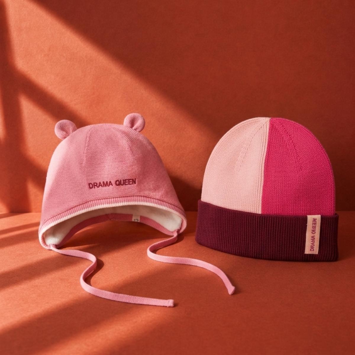 bonnet-bebe-enfant-papa-maman-chamaye-assorti-parent-enfant-bonnet-papa-fils-cadeau-fete-des-peres-bonnet-mere-fille-cadeau-naissance-maman-bebe-matchy-matchy-cadeau-original-famille-broderie-drama-queen