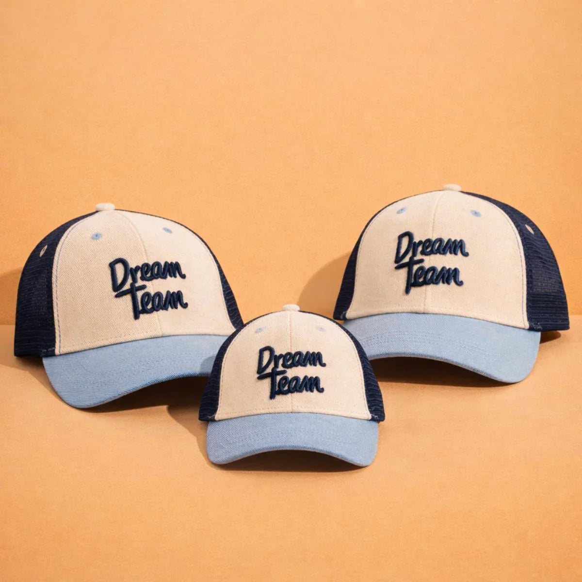 casquette-bebe-enfant-parent-chamaye-assorti-papa-maman-enfant-casquette-papa-fils-cadeau-fete-des-peres-casquette-mere-fille-cadeau-naissance-maman-bebe-cadeau-original-famille-casquette-personnalisable-broderie-dream-team-trucker