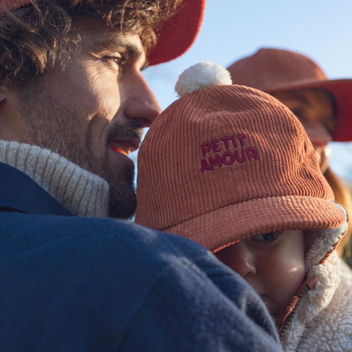 chapka-bebe-enfant-chamaye-assorti-parent-enfant-casquette-papa-fils-cadeau-fete-des-peres-bonnet-mere-fille-cadeau-naissance-maman-bebe-matchy-matchy-cadeau-original-famille-broderie-petit-amour