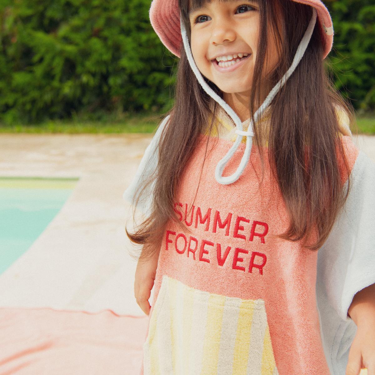 poncho-enfant-adulte-papa-maman-chamaye-assorti-parent-enfant-poncho-papa-fils-cadeau-fete-des-meres-serviette-mere-fille-cadeaux-maman-matchy-matchy-cadeau-original-famille-broderie-motif-summer-forever