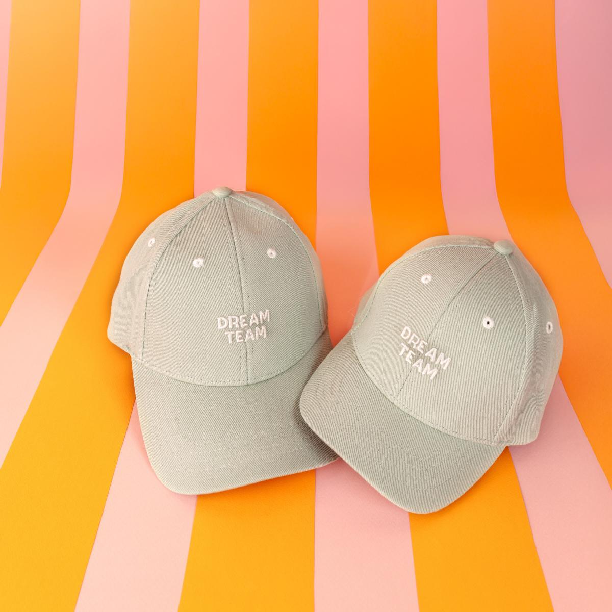 casquette-bebe-enfant-parent-chamaye-assorti-papa-maman-enfant-casquette-papa-fils-cadeau-fete-des-peres-casquette-mere-fille-cadeau-naissance-maman-bebe-cadeau-original-famille-casquette-personnalisable-broderie-dream-team
