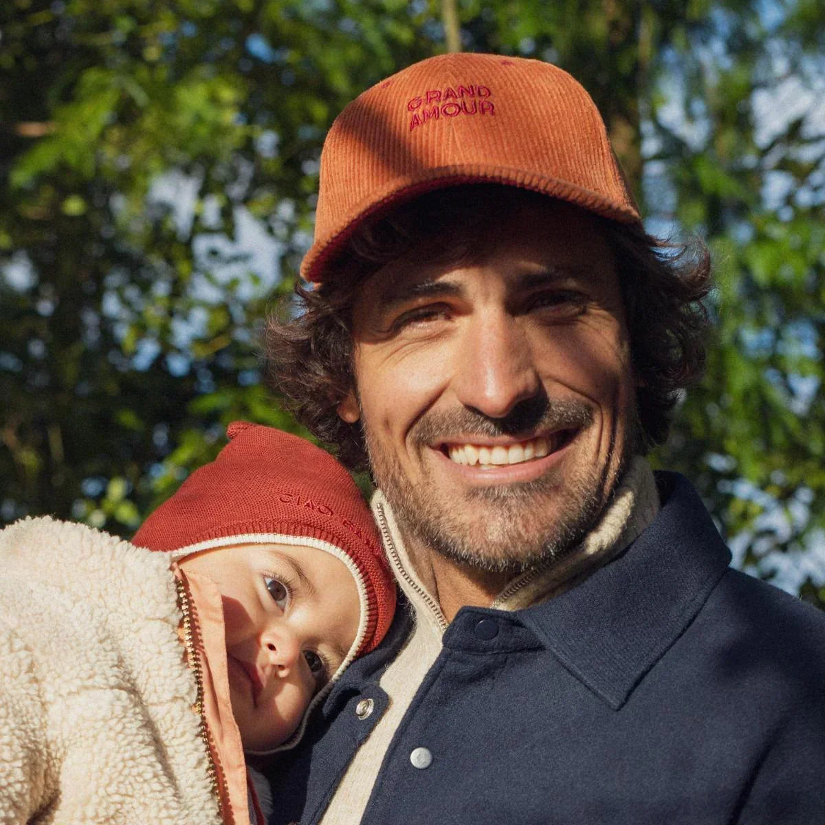 casquette-bebe-enfant-parent-chamaye-assorti-papa-maman-enfant-casquette-papa-fils-cadeau-fete-des-peres-casquette-mere-fille-cadeau-naissance-maman-bebe-cadeau-original-famille-casquette-personnalisable-broderie-grand-petit-amour