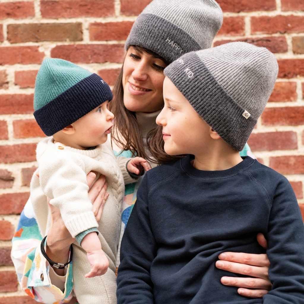 bonnet-bebe-enfant-papa-maman-chamaye-assorti-parent-enfant-bonnet-papa-fils-cadeau-fete-des-peres-bonnet-mere-fille-cadeau-naissance-maman-bebe-matchy-matchy-cadeau-original-famille-broderie-petit-loup-cadeau-jeune-papa-cool-cadeau-maman-bebe-maternite-original-cadeau-famille-protection-froid-bebe-hiver