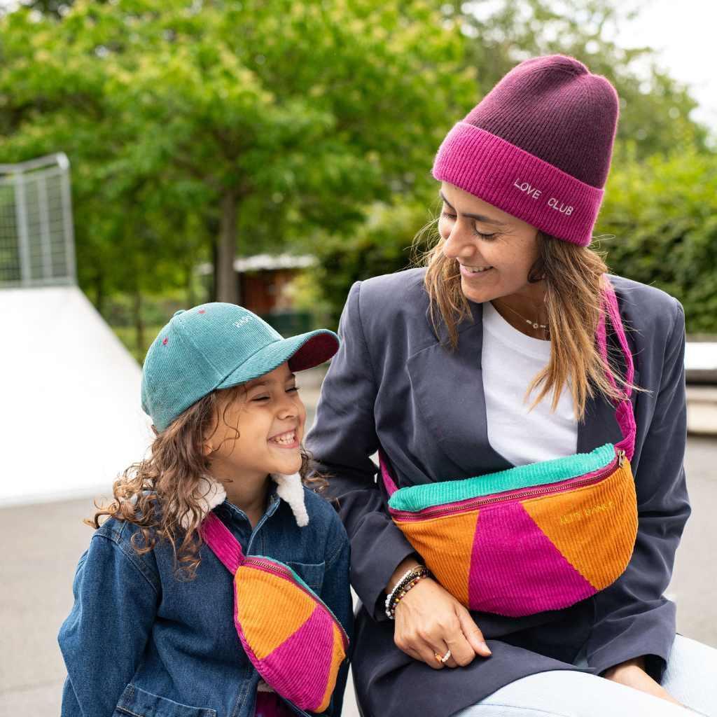 bonnet-bebe-enfant-papa-maman-chamaye-assorti-parent-enfant-bonnet-papa-fils-cadeau-fete-des-peres-bonnet-mere-fille-cadeau-naissance-maman-bebe-matchy-matchy-cadeau-original-famille-broderie-love-club-cadeau-mere-fille