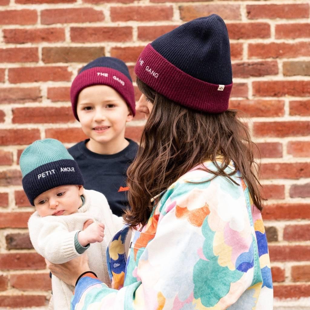 bonnet-bebe-enfant-papa-maman-chamaye-assorti-parent-enfant-bonnet-papa-fils-cadeau-fete-des-peres-bonnet-mere-fille-cadeau-naissance-maman-bebe-matchy-matchy-cadeau-original-famille-broderie-the-gang-cadeau-famille-noel-marque-ecoresponsable-made-in-france