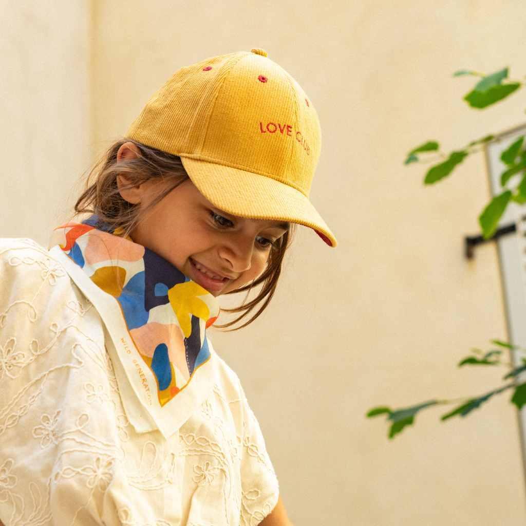 casquette-bebe-enfant-parent-chamaye-assorti-papa-maman-enfant-casquette-papa-fils-cadeau-fete-des-peres-casquette-mere-fille-cadeau-naissance-maman-bebe-cadeau-original-famille-casquette-personnalisable-broderie-cosmic-girl-cadeau-jeune-maman-maternite-cadeau-naissance-original-jeune-parent-casquette-fille-rose-velours-cotelemarque-francaise-production-ecoresponsable