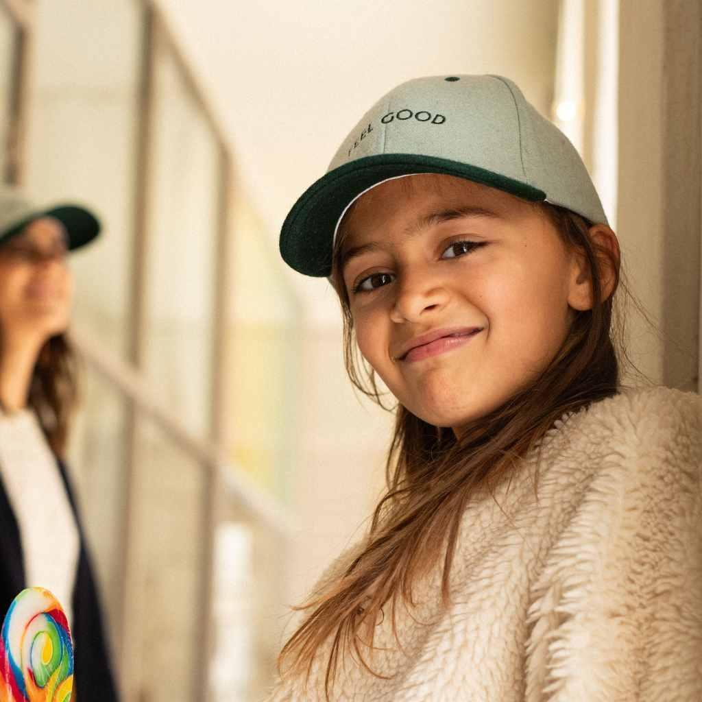 casquette-bebe-enfant-parent-chamaye-assorti-papa-maman-enfant-casquette-papa-fils-cadeau-fete-des-peres-casquette-mere-fille-cadeau-naissance-maman-bebe-cadeau-original-famille-casquette-personnalisable-broderie-cosmic-girl-cadeau-jeune-maman-maternite-cadeau-naissance-original-jeune-parent-casquette-fille-rose-velours-cotelemarque-francaise-production-ecoresponsable