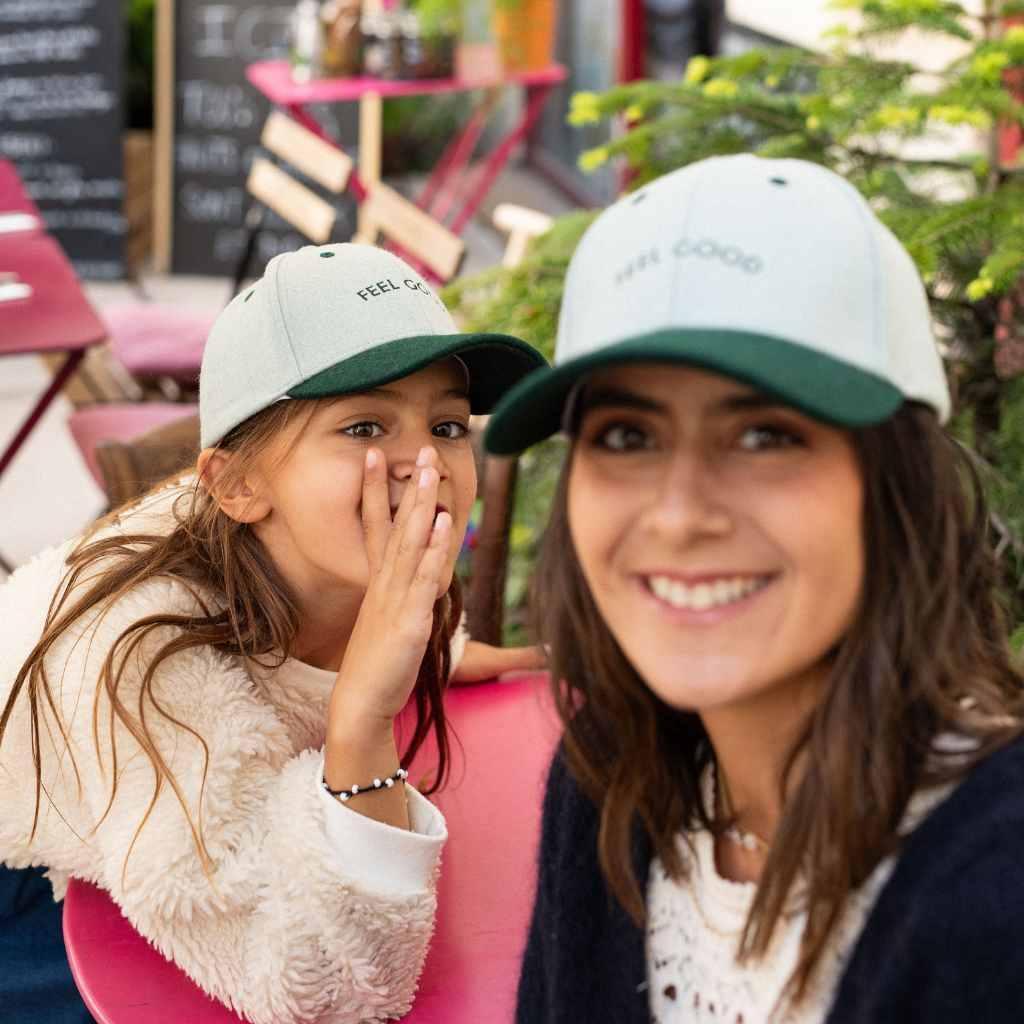 casquette-bebe-enfant-parent-chamaye-assorti-papa-maman-enfant-casquette-papa-fils-cadeau-fete-des-peres-casquette-mere-fille-cadeau-naissance-maman-bebe-cadeau-original-famille-casquette-personnalisable-broderie-cosmic-girl-cadeau-jeune-maman-maternite-cadeau-naissance-original-jeune-parent-casquette-fille-rose-velours-cotelemarque-francaise-production-ecoresponsable