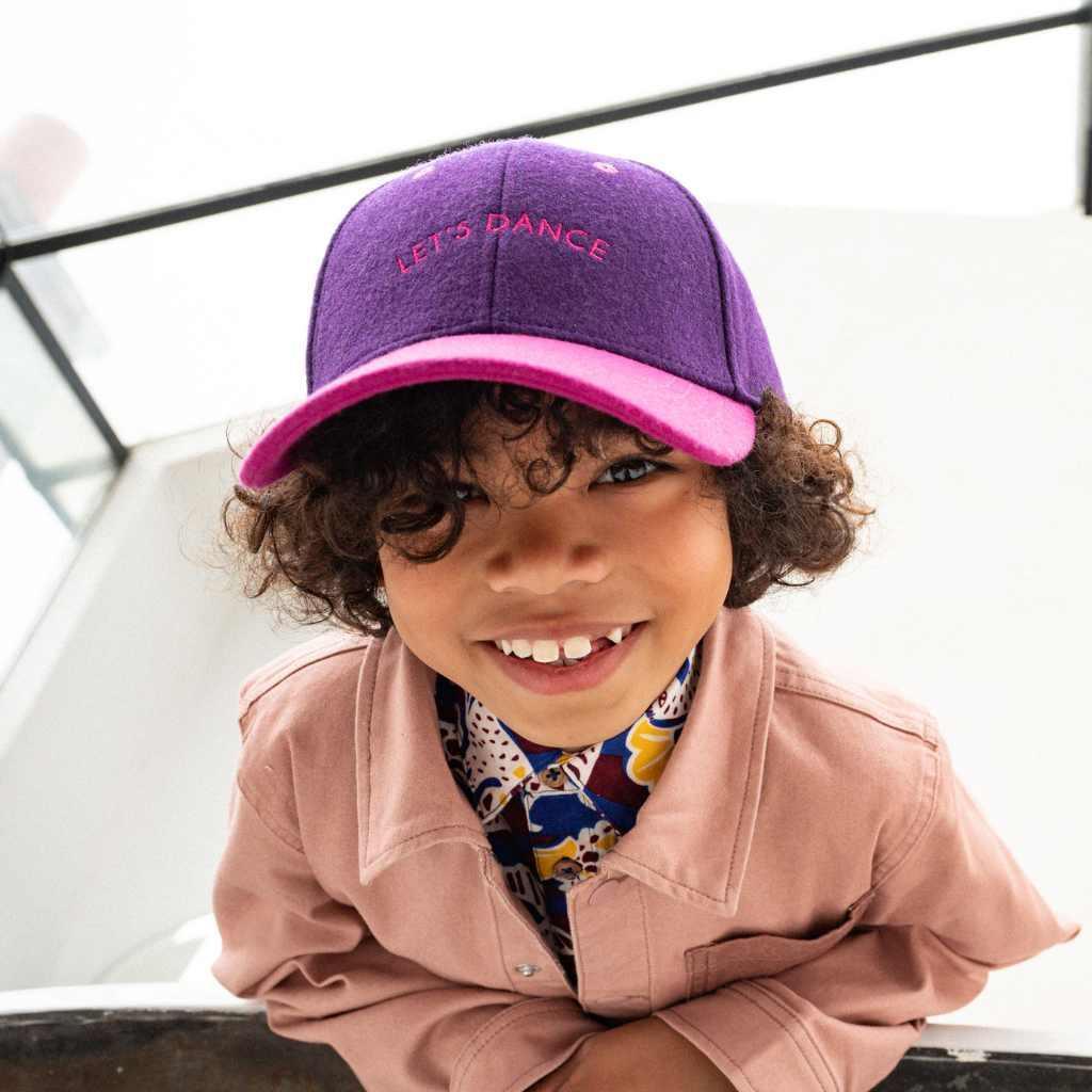 casquette-bebe-enfant-parent-chamaye-assorti-papa-maman-enfant-casquette-papa-fils-cadeau-fete-des-peres-casquette-mere-fille-cadeau-naissance-maman-bebe-cadeau-original-famille-casquette-personnalisable-broderie-cosmic-girl-cadeau-jeune-maman-maternite-cadeau-naissance-original-jeune-parent-casquette-fille-rose-velours-cotelemarque-francaise-production-ecoresponsable