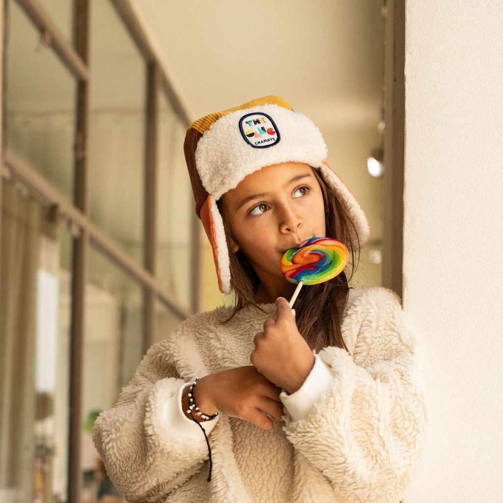 chapka-bebe-enfant-chamaye-protection-froid-hiver-bebe-enfant-ecusson-the-gang-chapka-moumoute-velours-cotele-cadeau-noel-enfant-mode-cadeau-famille-parent-enfant-pas-cher