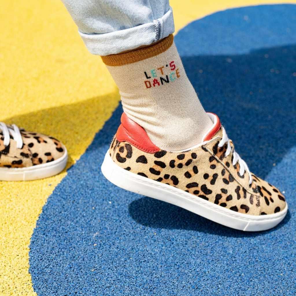 chaussettes-mere-fille-parent-enfant-chamaye-chaussettes-bebe-enfant-coffret-cadeau-naissance-cadeau-mere-fille-idee-cadeau-original-fete-des-peres-chaussettes-broderie-duo-parent-enfant-personnalisable-cadeau-famille-broderie-cosmic-girl-assorti-casquette-maman-fille-cadeau-fete-des-meres