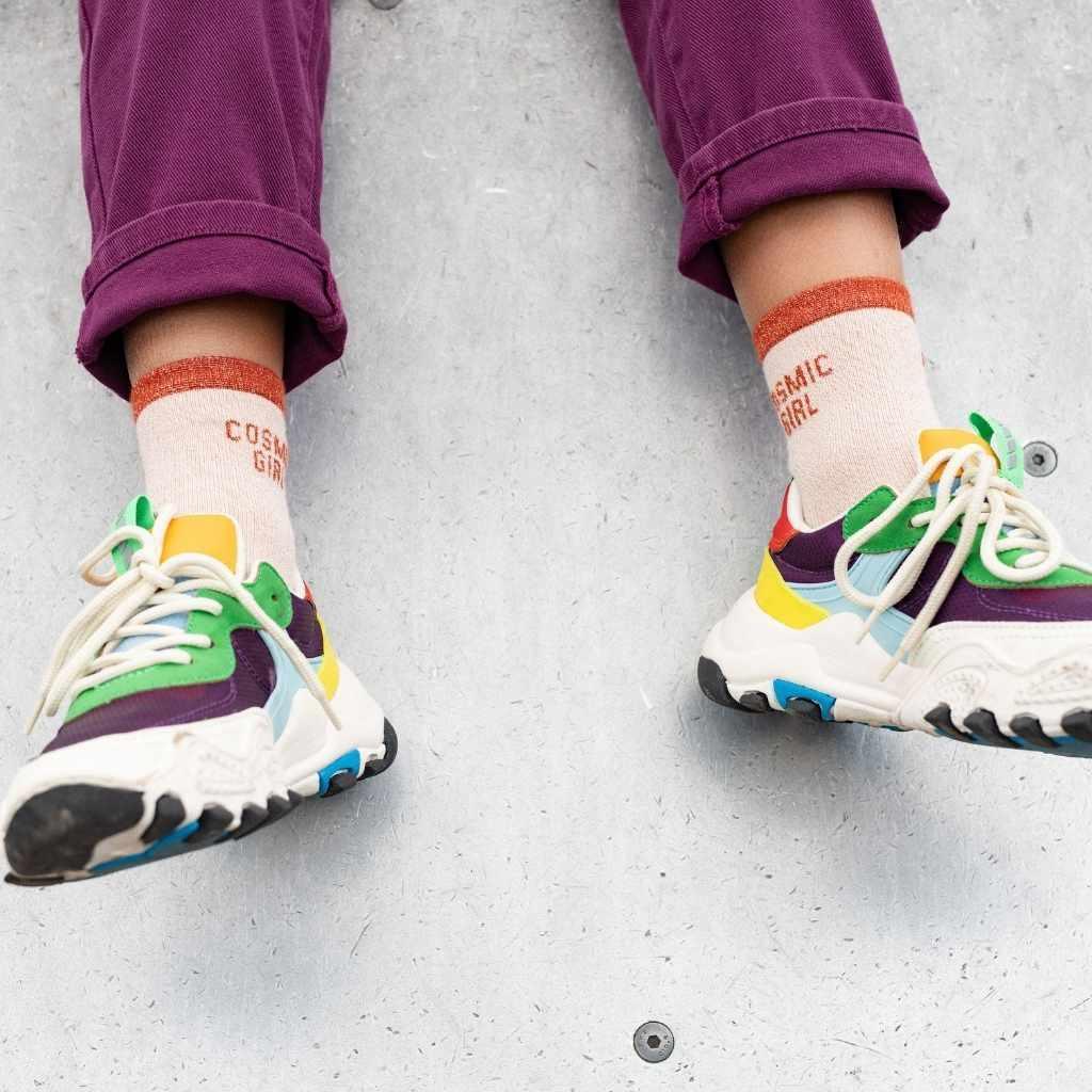 chaussettes-mere-fille-parent-enfant-chamaye-chaussettes-bebe-enfant-coffret-cadeau-naissance-cadeau-mere-fille-idee-cadeau-original-fete-des-peres-chaussettes-broderie-duo-parent-enfant-personnalisable-cadeau-famille-broderie-cosmic-girl-assorti-casquette-maman-fille-cadeau-fete-des-meres