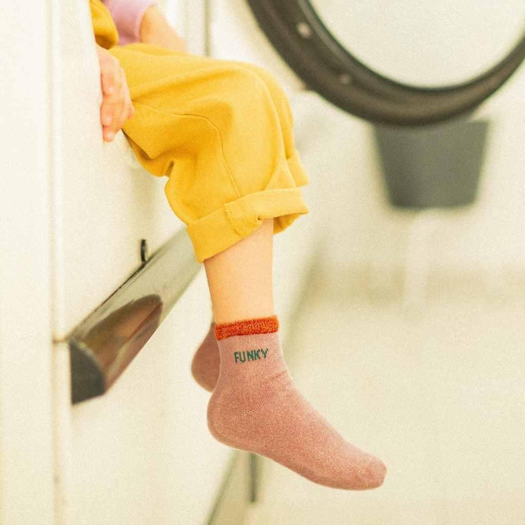 chaussettes-parent-enfant-chamaye-chaussettes-bebe-enfant-coffret-cadeau-naissance-cadeau-mere-fille-idee-cadeau-original-fete-des-peres-chaussettes-broderie-duo-parent-enfant-personnalisable-cadeau-famille-broderie-funky