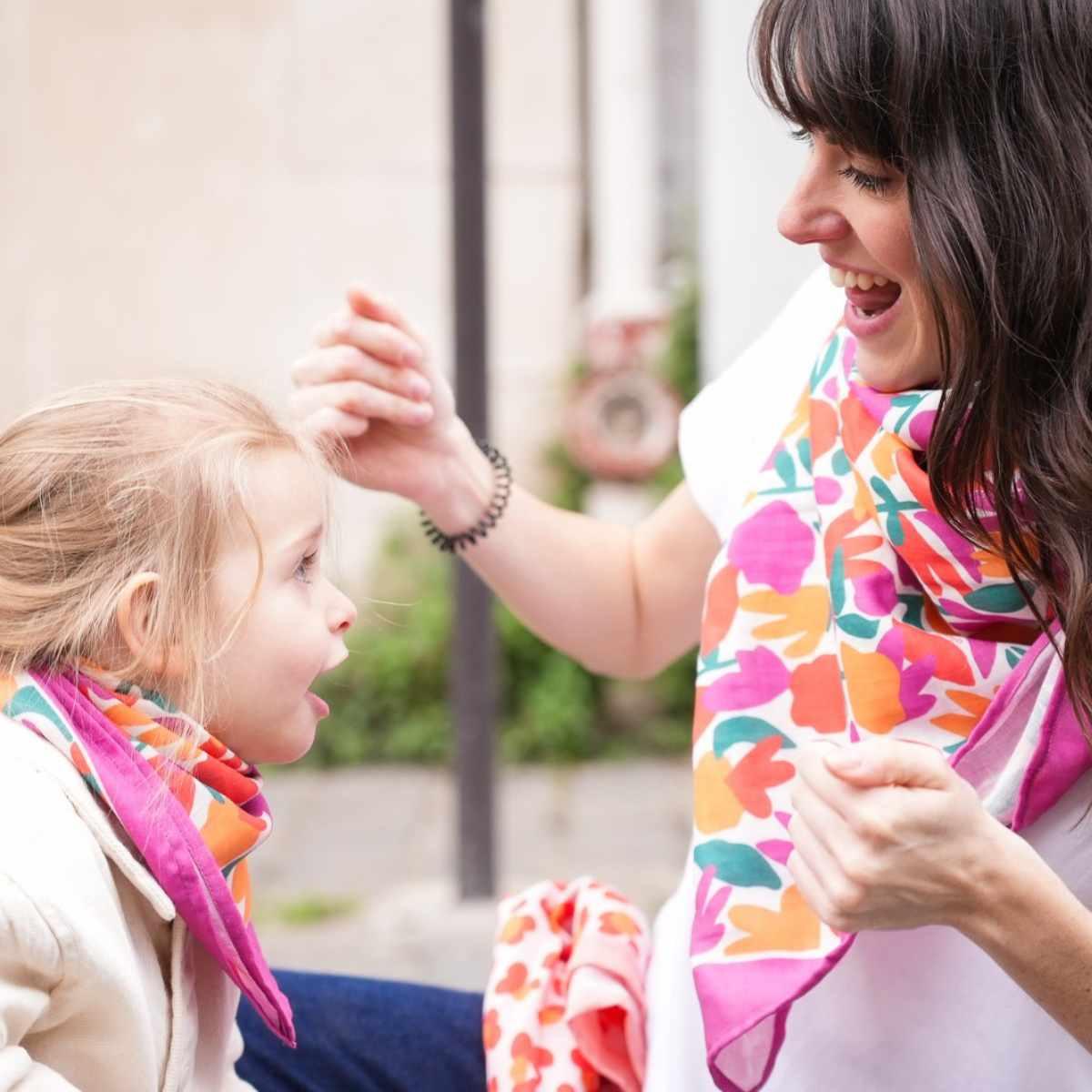 foulards-mere-fille-chamaye-cadeau-maman-fete-des-meres-cadeau-jeune-maman-bebe-marque-ecoresponsable-cadeaux-famille-noel