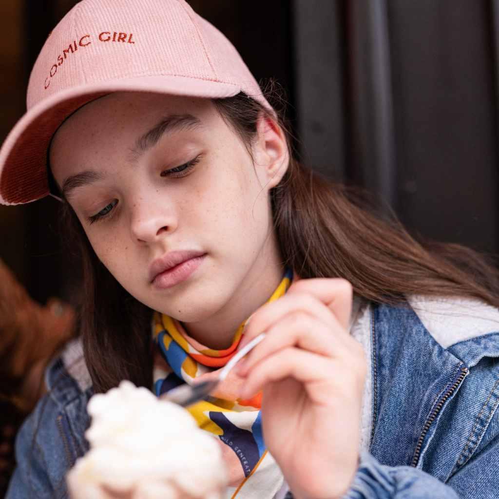 casquette-bebe-enfant-parent-chamaye-assorti-papa-maman-enfant-casquette-papa-fils-cadeau-fete-des-peres-casquette-mere-fille-cadeau-naissance-maman-bebe-cadeau-original-famille-casquette-personnalisable-broderie-cosmic-girl