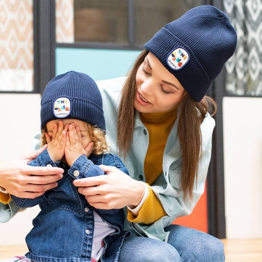 bonnet-bebe-enfant-papa-maman-chamaye-assorti-parent-enfant-bonnet-papa-fils-cadeau-fete-des-peres-bonnet-mere-fille-cadeau-naissance-maman-bebe-matchy-matchy-cadeau-original-famille-broderie-patch-the-gang-made-in-france-marque-ecoresponsable-bonnet-coton-biologique