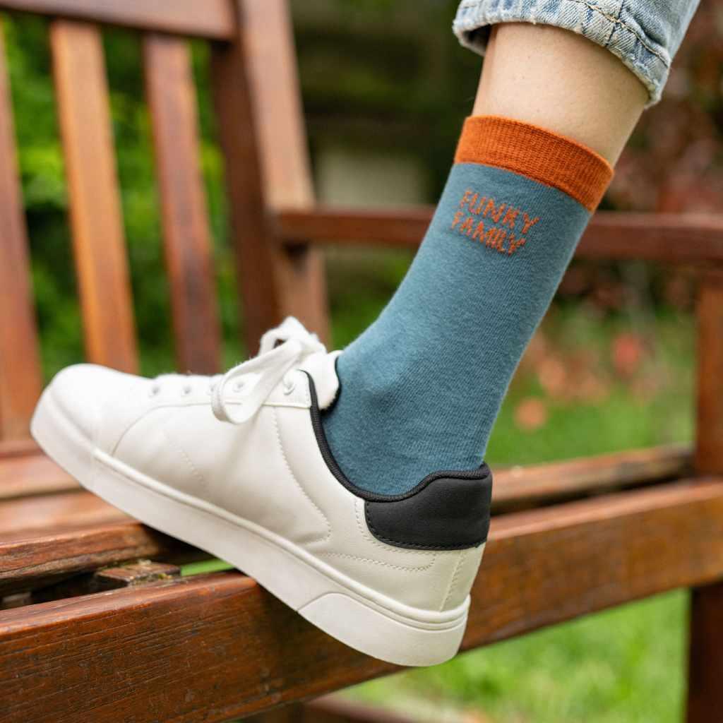 chaussettes-pere-fils-parent-enfant-chamaye-chaussettes-bebe-enfant-coffret-cadeau-naissance-cadeau-mere-fille-idee-cadeau-original-fete-des-peres-chaussettes-broderie-duo-parent-enfant-personnalisable-cadeau-famille-broderie-cosmic-girl-assorti-casquette-pere-fille-cadeau-fete-des-peres-made-in-france