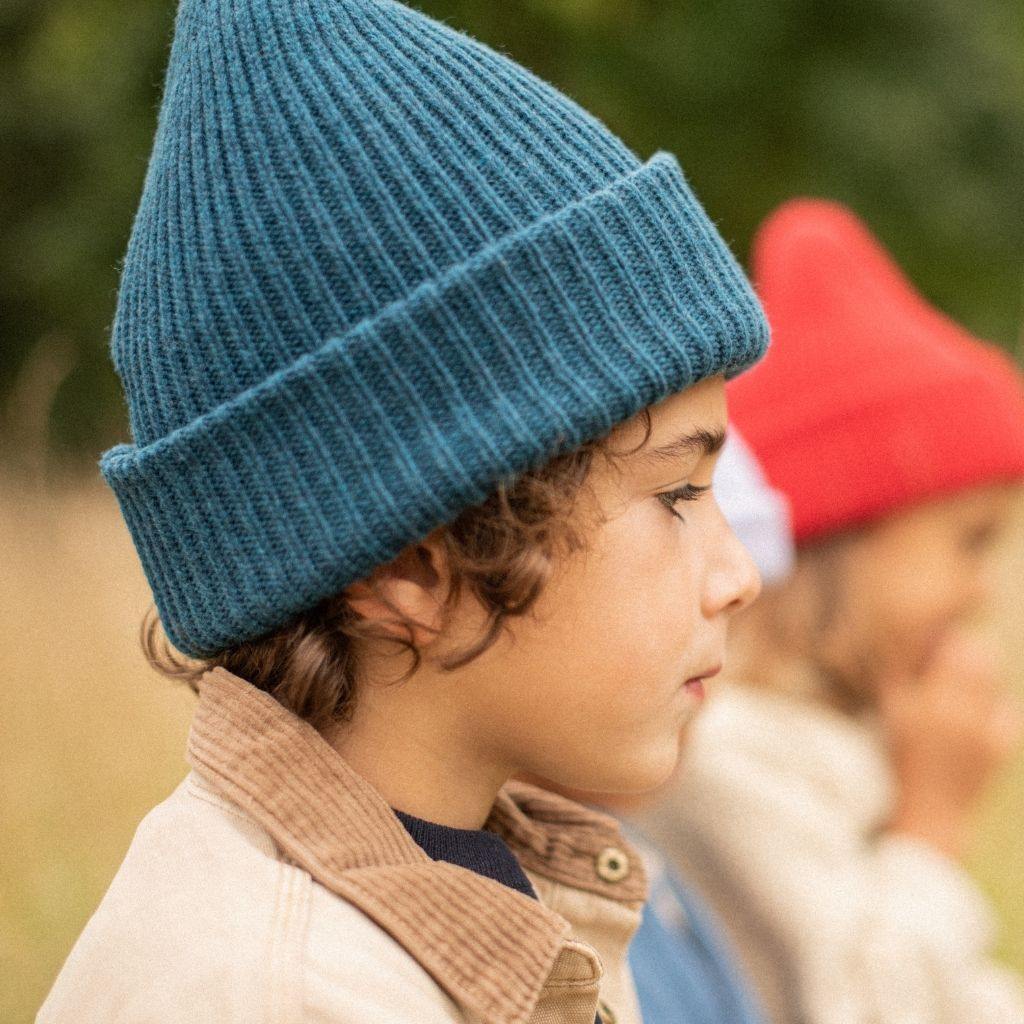 bonnet-bebe-enfant-parent-chamaye-bonnet-garcon-bleu-cachemire-laine-duo-papa-maman-enfant-cadeau-pere-fils-idee-fete-des-meres-cadeau-famille-assorti-look-mere-fille-matchy-matchy-cadeau-naissance-bebe-papa-maman-original