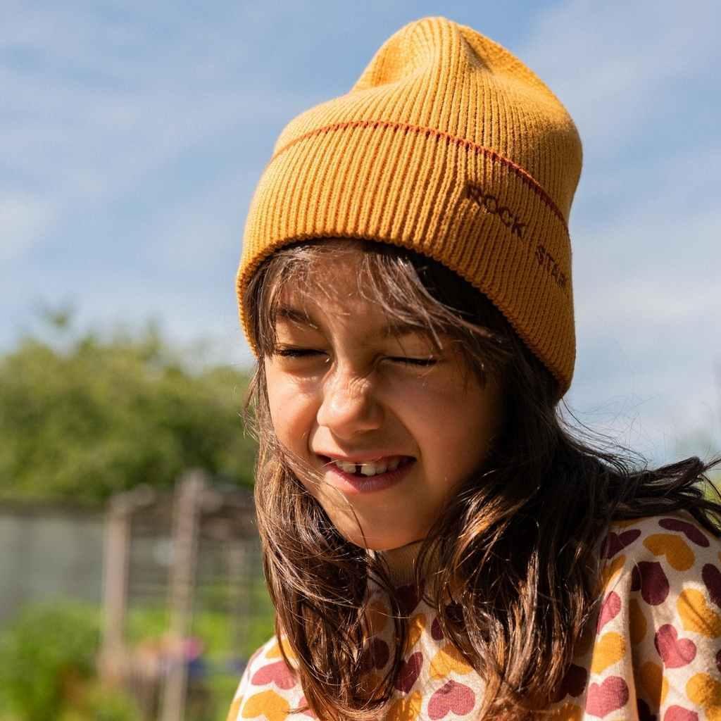 bonnet-bebe-enfant-papa-maman-chamaye-assorti-parent-enfant-bonnet-papa-fils-cadeau-fete-des-peres-bonnet-mere-fille-cadeau-naissance-maman-bebe-matchy-matchy-cadeau-original-famille-broderie-rock-star