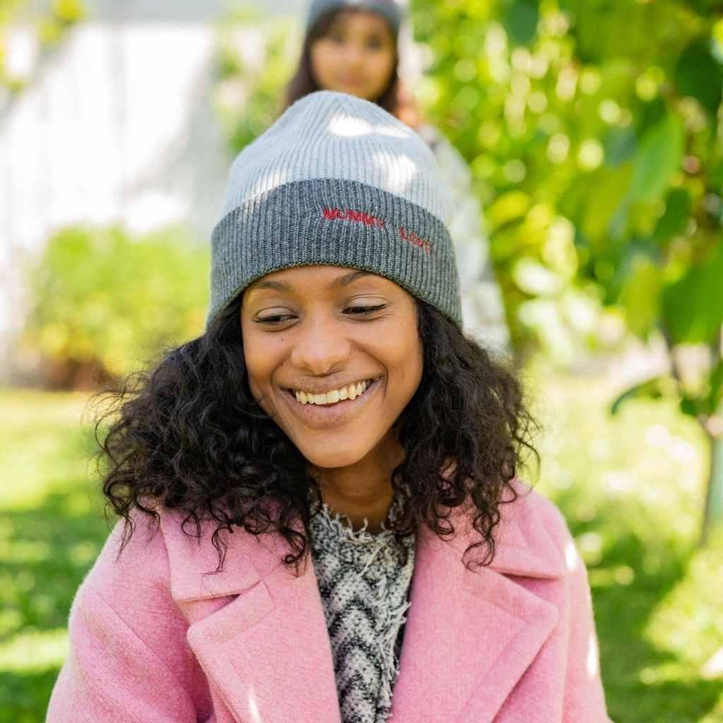bonnet-bebe-enfant-papa-maman-chamaye-assorti-parent-enfant-bonnet-papa-fils-cadeau-fete-des-peres-bonnet-mere-fille-cadeau-naissance-maman-bebe-matchy-matchy-cadeau-original-famille-broderie-daddy-love-cadeau-jeune-papa-cadeau-jeune-maman-maternite-original-protection-froid-bebe-hiver-cadeau-famille