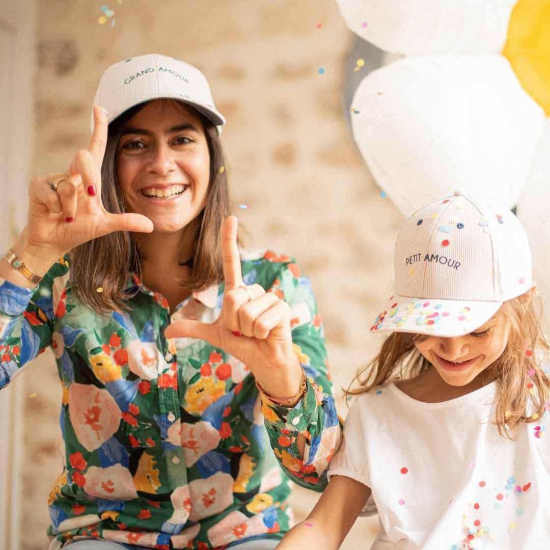 casquette-bebe-enfant-papa-maman-chamaye-assorti-parent-enfant-casquette-papa-fils-cadeau-fete-des-peres-casquette-mere-fille-cadeau-naissance-maman-bebe-matchy-matchy-cadeau-original-famille-broderie-grand-amour-casquette-personnalisable-broderie