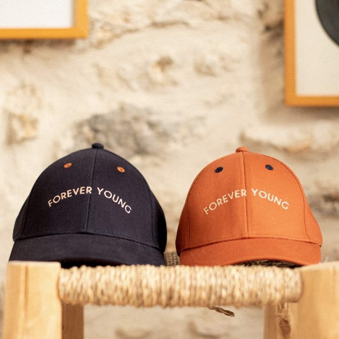 casquette-bebe-enfant-chamaye-assorti-parent-enfant-casquette-papa-fils-cadeau-fete-des-peres-casquette-mere-fille-cadeau-naissance-maman-bebe-matchy-matchy-cadeau-original-famille-broderie-forever-young