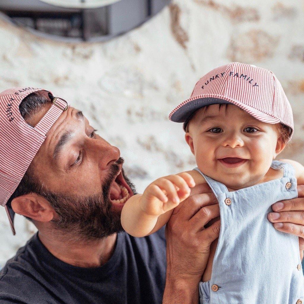 casquette-bebe-enfant-chamaye-broderie-funky-family-idee-cadeau-originale-papa-bebe-cadeau-de-naissance-maman