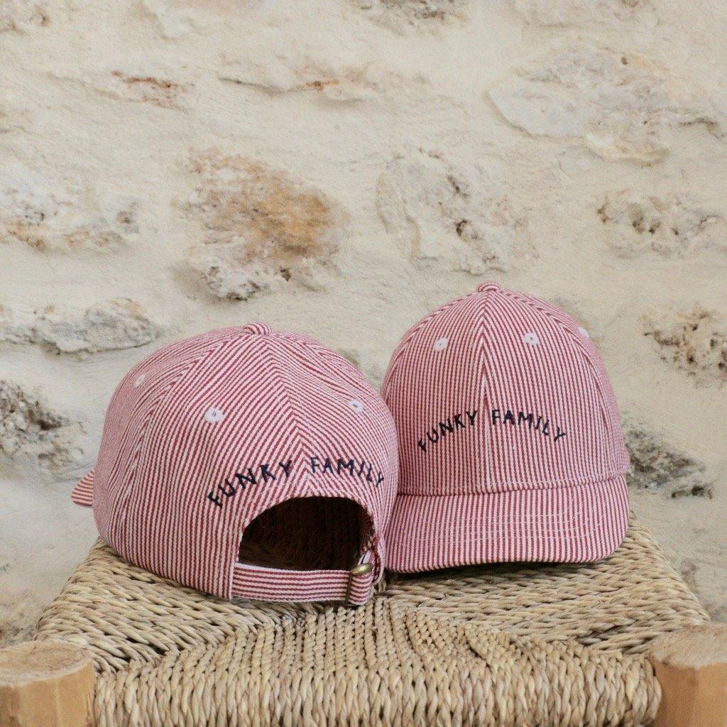 casquette-bebe-enfant-chamaye-broderie-funky-family-idee-cadeau-originale-papa-bebe-cadeau-de-naissance-maman-cadeau-papa-fete-des-peres-protection-solaire-enfant