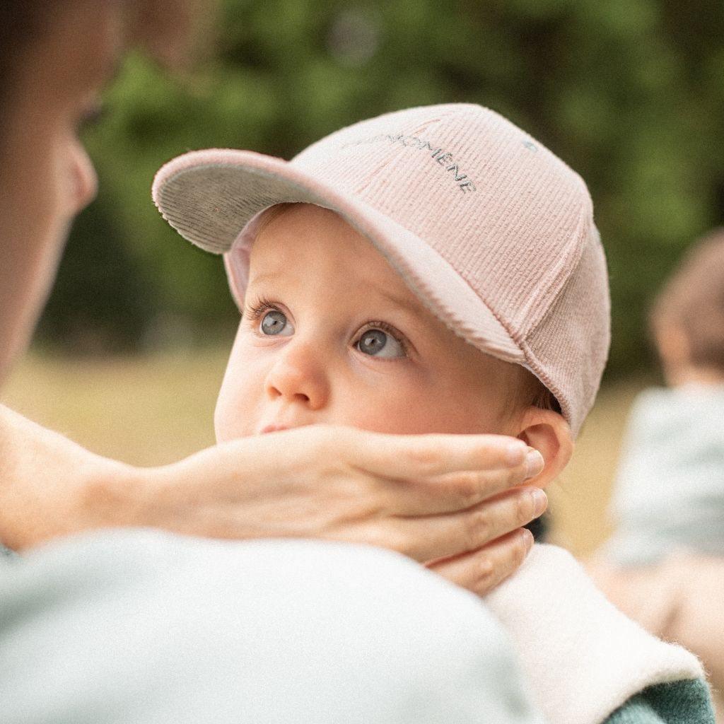 casquette-famille-chamaye-broderie-phenomene-idee-cadeau-parent-enfant-chapeau-hiver-bebe-cadeau-famille-noel-chamaye-casquette-velours-matchy-matchy-look-mere-fille