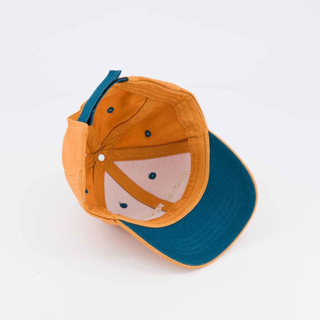 casquette-bebe-enfant-chamaye-duo-parent-enfant-broderie-enfant-terrible-taille-bebe-couleur-moutarde-protection-solaire-bebe-ete-chamaye-cadeau-de-naissance-papa-maman-bebe