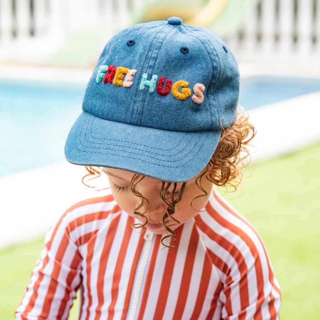 casquette-bebe-enfant-parent-chamaye-assorti-papa-maman-enfant-casquette-papa-fils-cadeau-fete-des-peres-casquette-mere-fille-cadeau-naissance-maman-bebe-cadeau-original-famille-matchy-matchy-chapeau-soleil-anti-uv-bebe-casquette-garcon-personnalisable-casquette-fille-broderie-free-hugs