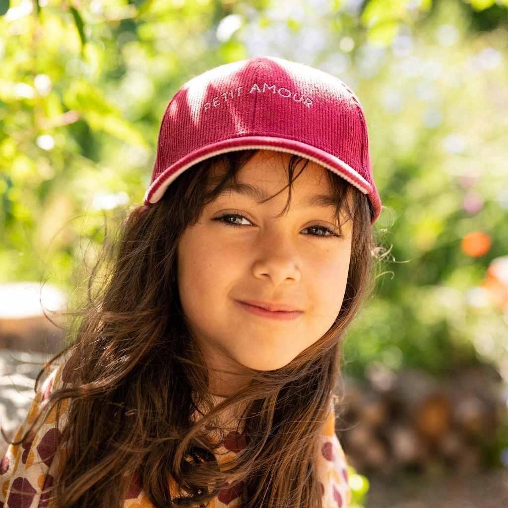 casquette-bebe-enfant-parent-chamaye-assorti-papa-maman-enfant-casquette-papa-fils-cadeau-fete-des-peres-casquette-mere-fille-cadeau-naissance-maman-bebe-cadeau-original-famille-casquette-personnalisable-broderie-cosmic-girl-cadeau-jeune-maman-maternite-cadeau-naissance-original-jeune-parent-casquette-fille-rose-velours-cotele