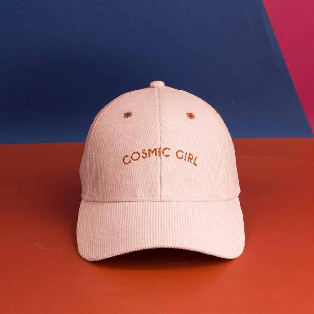 casquette-bebe-enfant-parent-chamaye-assorti-papa-maman-enfant-casquette-papa-fils-cadeau-fete-des-peres-casquette-mere-fille-cadeau-naissance-maman-bebe-cadeau-original-famille-casquette-personnalisable-broderie-cosmic-girl-cadeau-jeune-maman-maternite-cadeau-naissance-original-jeune-parent-casquette-fille-rose-velours-cotele