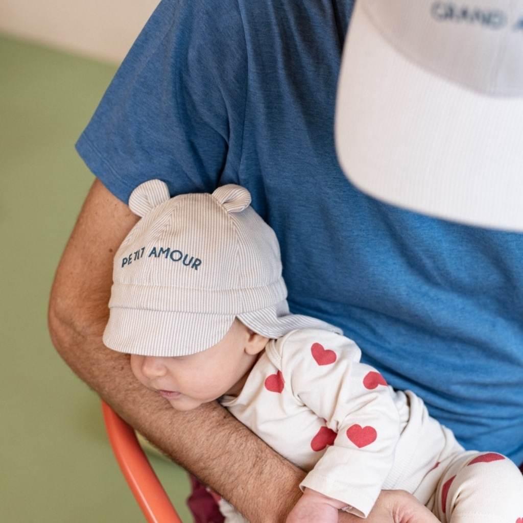 chapeau-soleil-anti-uv-bebe-proteger-nouveau-ne-soleil-casquette-bebe-enfant-parent-chamaye-assorti-papa-maman-enfant-casquette-papa-fils-cadeau-fete-des-peres-casquette-mere-fille-cadeau-naissance-maman-bebe-cadeau-original-famille-matchy-matchy-chapeau-soleil-anti-uv-bebe-casquette-garcon-personnalisable-casquette-fille-broderie-petit-amour