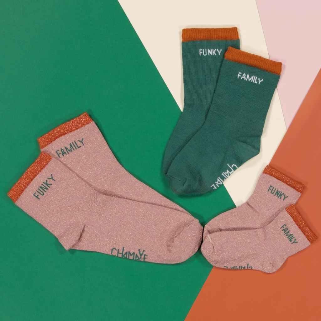 chaussettes-paillettes-parent-enfant-chamaye-chaussettes-bebe-enfant-coffret-cadeau-naissance-cadeau-mere-fille-idee-cadeau-original-fete-des-peres-chaussettes-broderie-duo-parent-enfant-personnalisable-cadeau-famille-broderie-funky-family-cadeau-famille