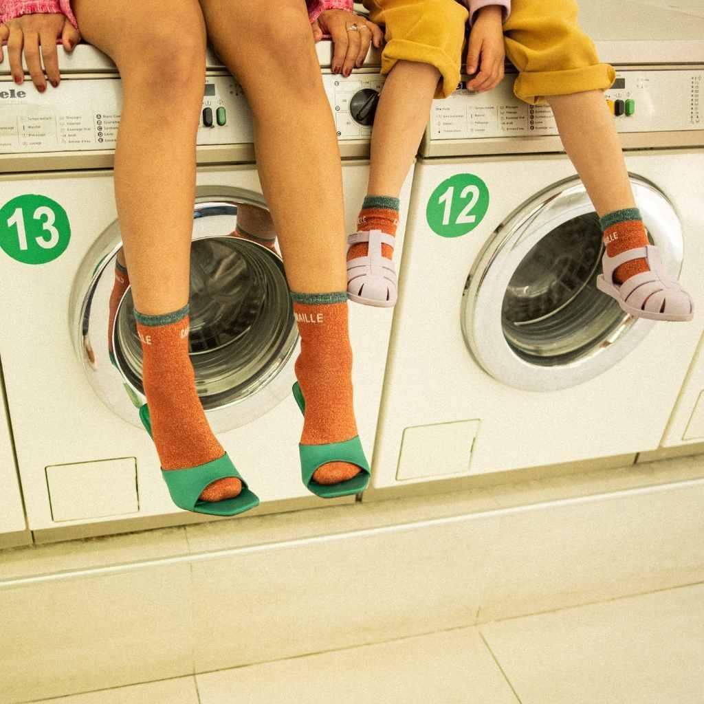 chaussettes-paillettes-parent-enfant-chamaye-chaussettes-bebe-enfant-coffret-cadeau-naissance-cadeau-mere-fille-idee-cadeau-original-fete-des-peres-chaussettes-broderie-duo-parent-enfant-personnalisable-cadeau-famille-broderie-canaille-cadeau-famille