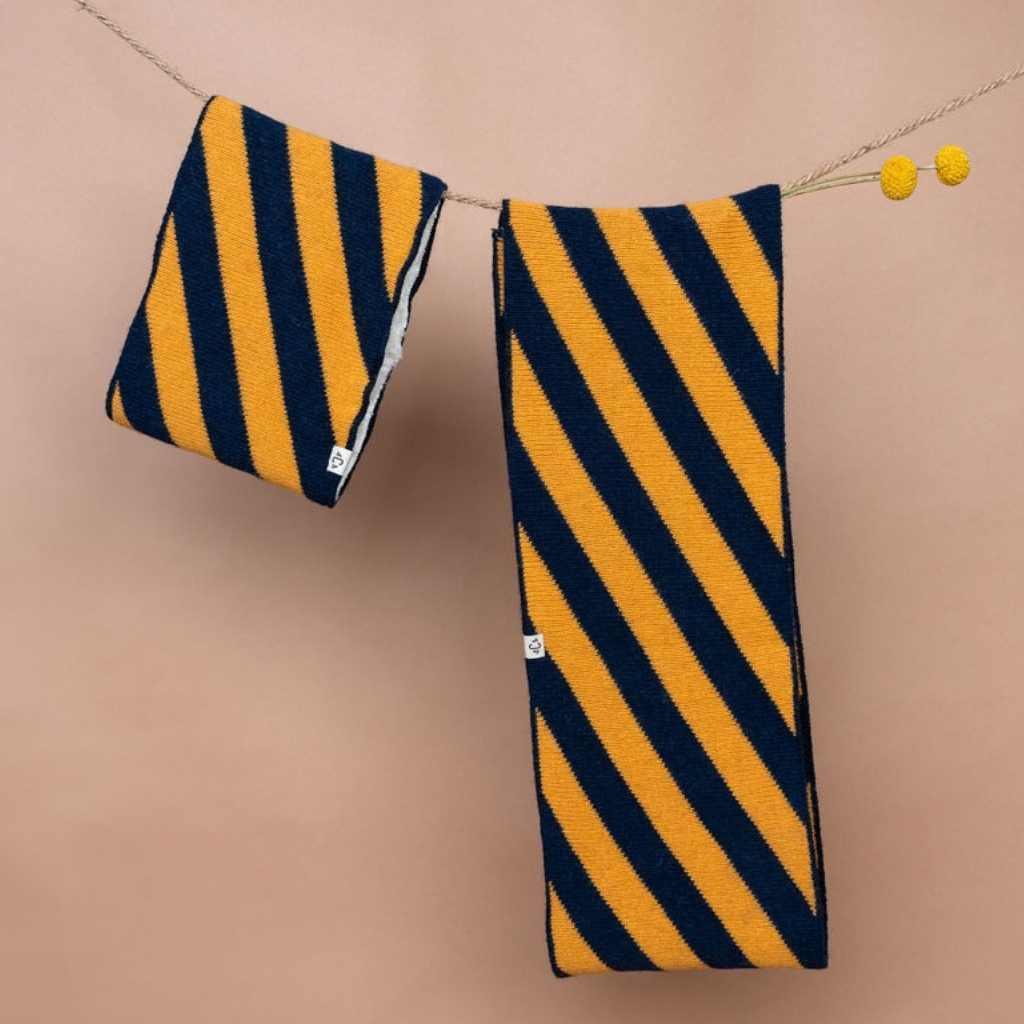 bonnet-snood-moufles-bebe-enfant-papa-maman-chamaye-assorti-parent-enfant-bonnet-papa-fils-cadeau-fete-des-peres-bonnet-mere-fille-cadeau-naissance-maman-bebe-matchy-matchy-cadeau-original-famille-broderie-petit-loup-cadeau-jeune-papa-cool-cadeau-maman-bebe-maternite-original-cadeau-famille-protection-froid-bebe-hiver