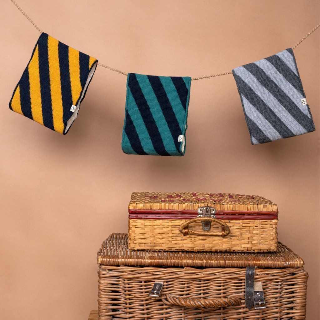 snood-tour-de-cou-moufles-gants-bonnet-bebe-enfant-papa-maman-chamaye-assorti-parent-enfant-bonnet-papa-fils-cadeau-fete-des-peres-bonnet-mere-fille-cadeau-naissance-maman-bebe-matchy-matchy-cadeau-original-famille-broderie-petit-loup-cadeau-jeune-papa-cool-cadeau-maman-bebe-maternite-original-cadeau-famille-protection-froid-bebe-hiver