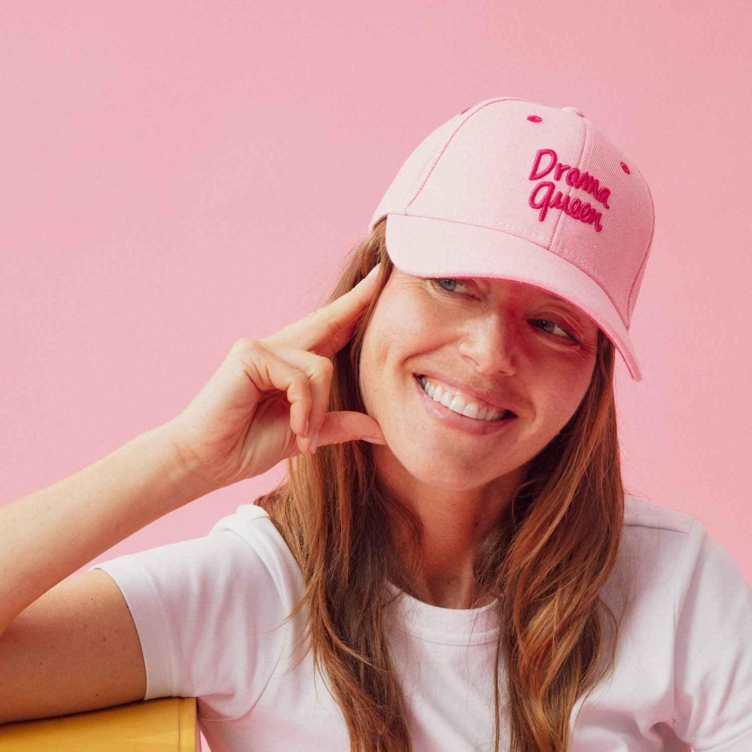 casquette-bebe-enfant-parent-chamaye-assorti-papa-maman-enfant-casquette-papa-fils-cadeau-fete-des-peres-casquette-mere-fille-cadeau-naissance-maman-bebe-cadeau-original-famille-casquette-personnalisable-broderie-drama-queen