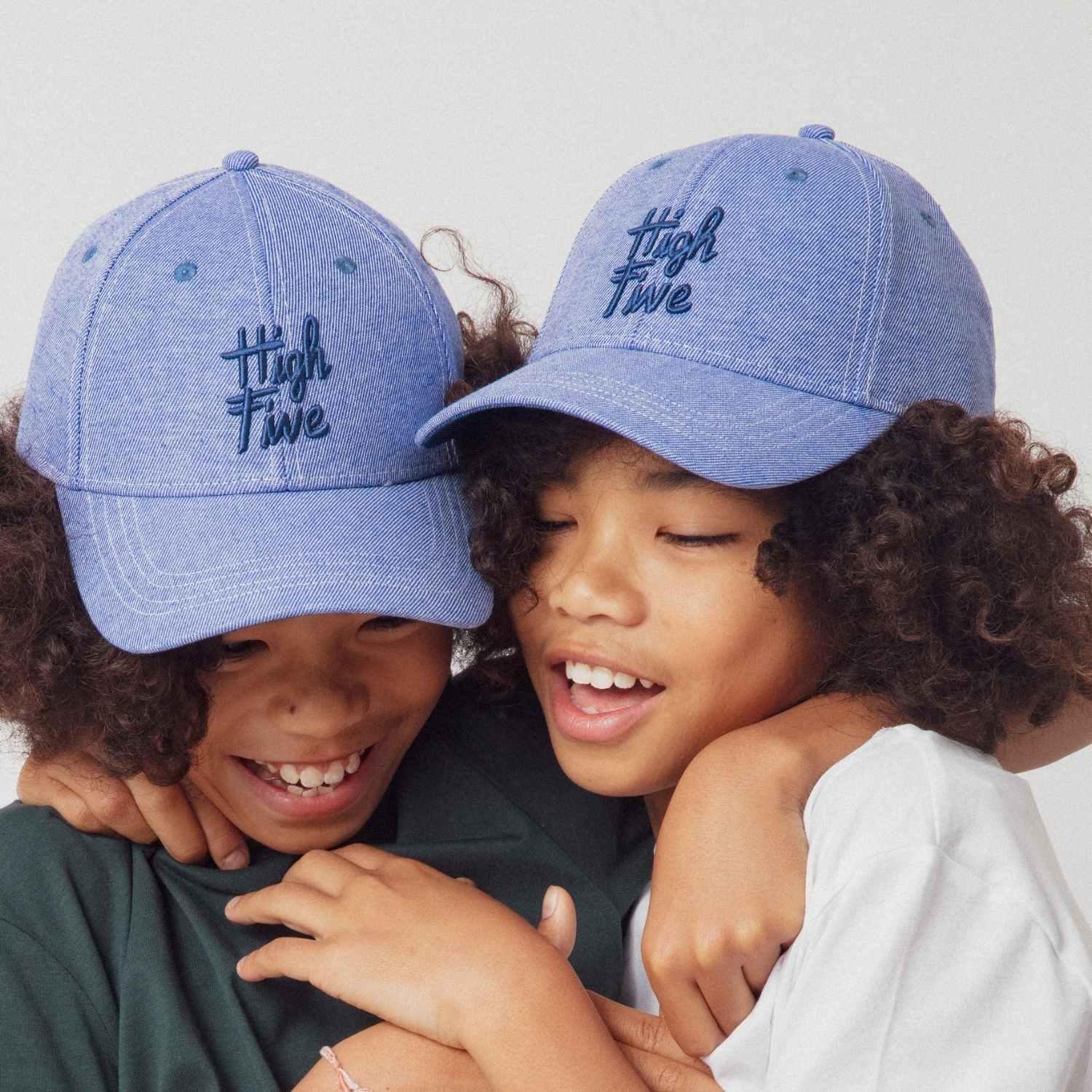 casquette-bebe-enfant-parent-chamaye-assorti-papa-maman-enfant-casquette-papa-fils-cadeau-fete-des-peres-casquette-mere-fille-cadeau-naissance-maman-bebe-cadeau-original-famille-casquette-personnalisable-broderie-high-five