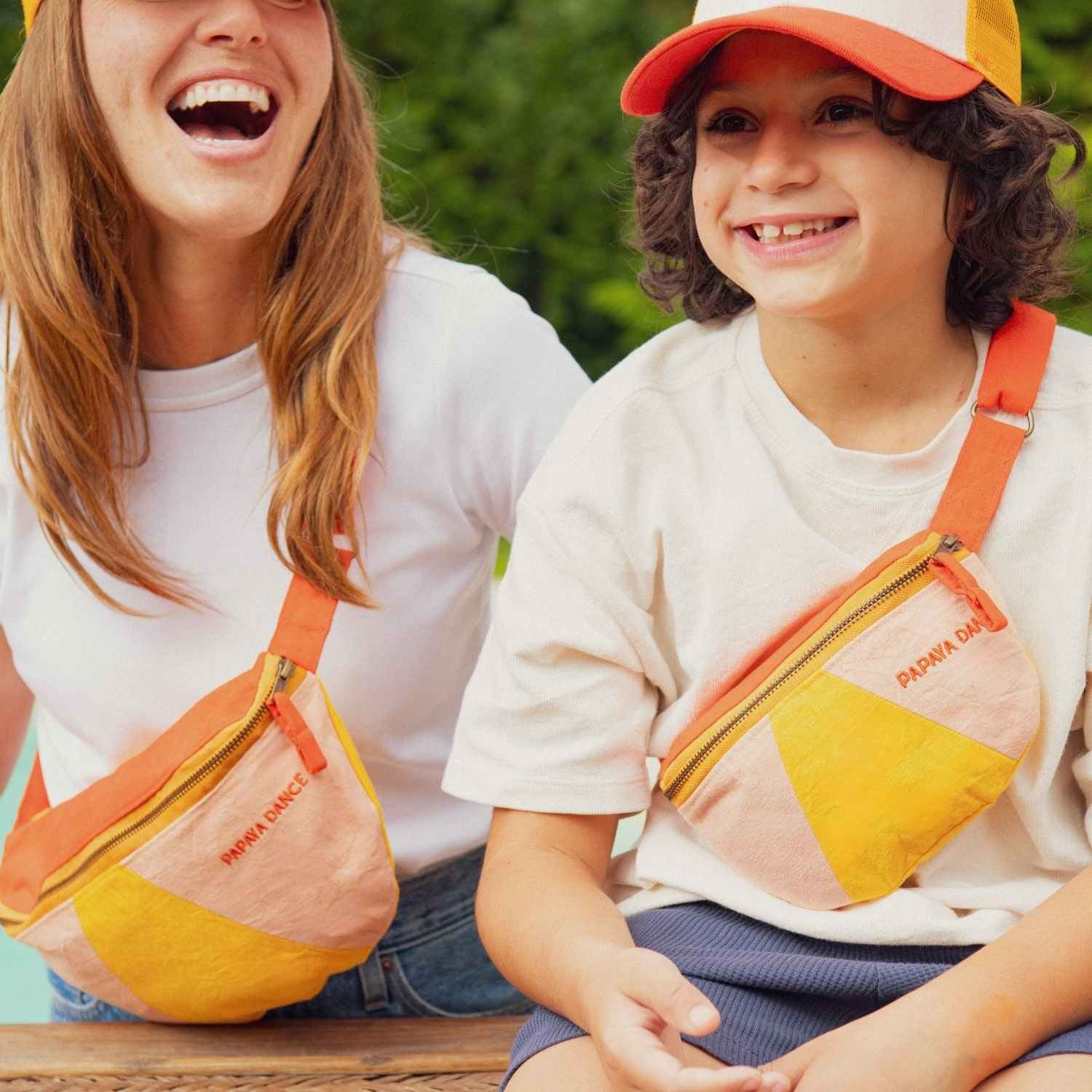 banane-parent-enfant-banane-maman-mixte-enfant-cadeau-été-maman-enfant-cadeau-anniversaire-petite-fille-matchy-matchy-cadeau-famille-cadeau-mere-fille-original-cadeau-mere-fille-pratique-matchy-matchy-cadeaux-fête-des-meres-famille-marque-francaise -motif-papaya-dance