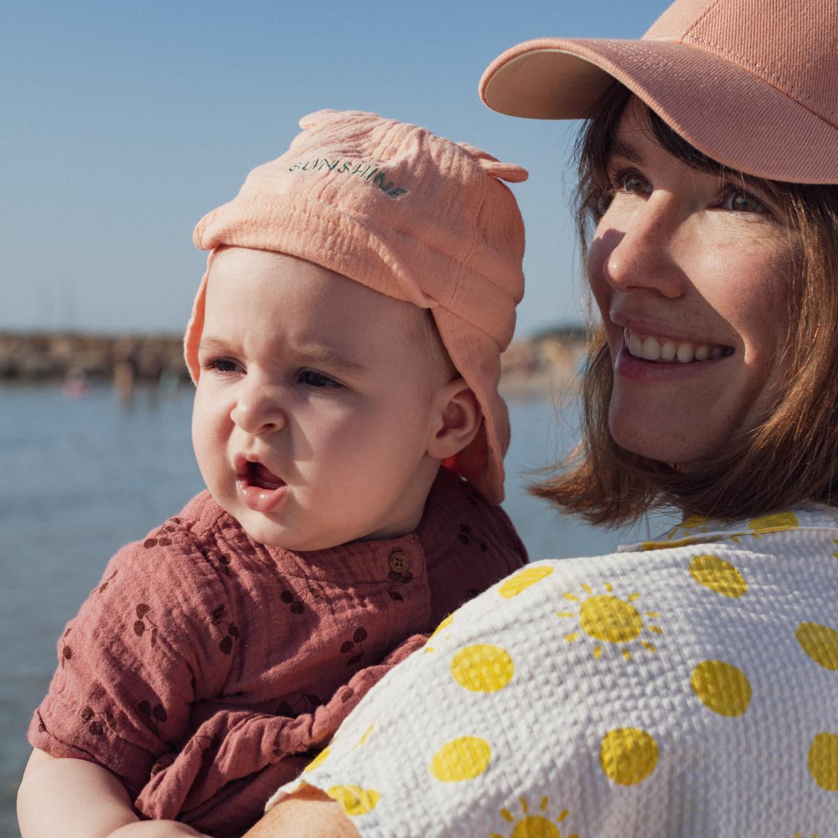 chapeau-soleil-bebe-enfant-parent-chamaye-assorti-papa-maman-enfant-trousse-papa-fils-cadeau-naissance-maman-bebe-cadeau-original-famille-chapeau-personnalisable-broderie-petit-sunshine