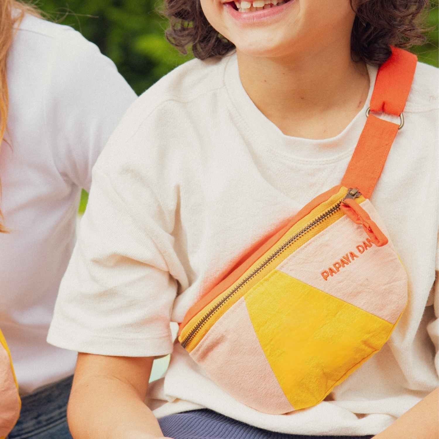 banane-parent-enfant-banane-maman-mixte-enfant-cadeau-été-maman-enfant-cadeau-anniversaire-petite-fille-matchy-matchy-cadeau-famille-cadeau-mere-fille-original-cadeau-mere-fille-pratique-matchy-matchy-cadeaux-fête-des-meres-famille-marque-francaise -motif-papaya-dance