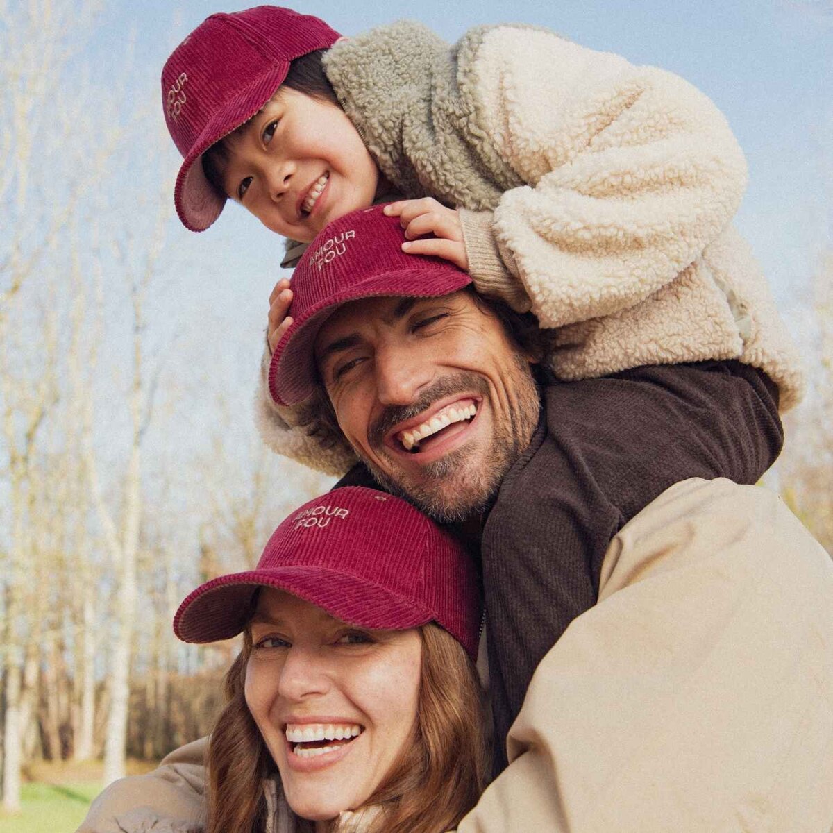 casquette-bebe-enfant-parent-chamaye-assorti-papa-maman-enfant-casquette-papa-fils-cadeau-fete-des-peres-casquette-mere-fille-cadeau-naissance-maman-bebe-cadeau-original-famille-casquette-personnalisable-broderie-amour-fou-bordeaux