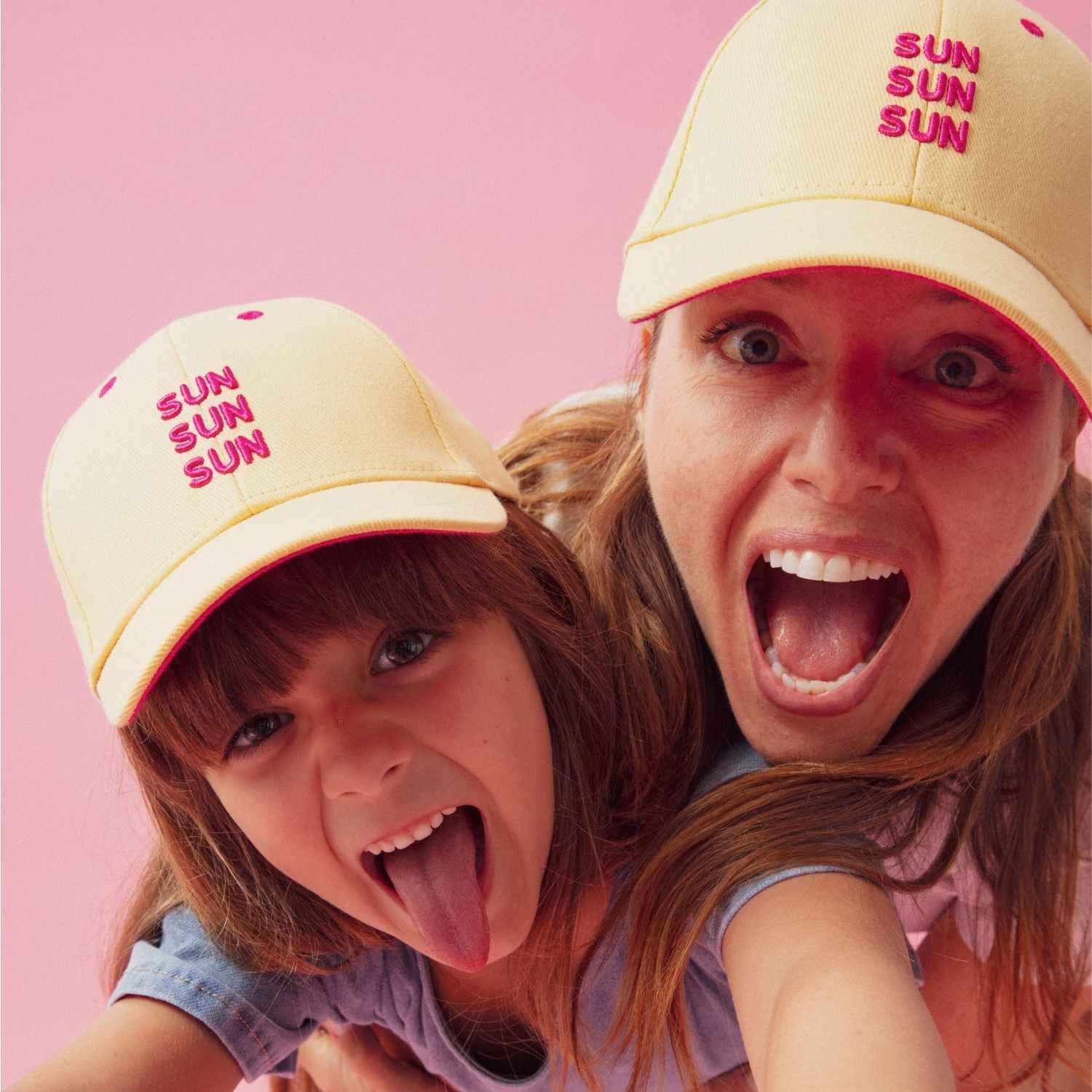 casquette-bebe-enfant-parent-chamaye-assorti-papa-maman-enfant-casquette-papa-fils-cadeau-fete-des-peres-casquette-mere-fille-cadeau-naissance-maman-bebe-cadeau-original-famille-casquette-personnalisable-broderie-sun-sun-sun