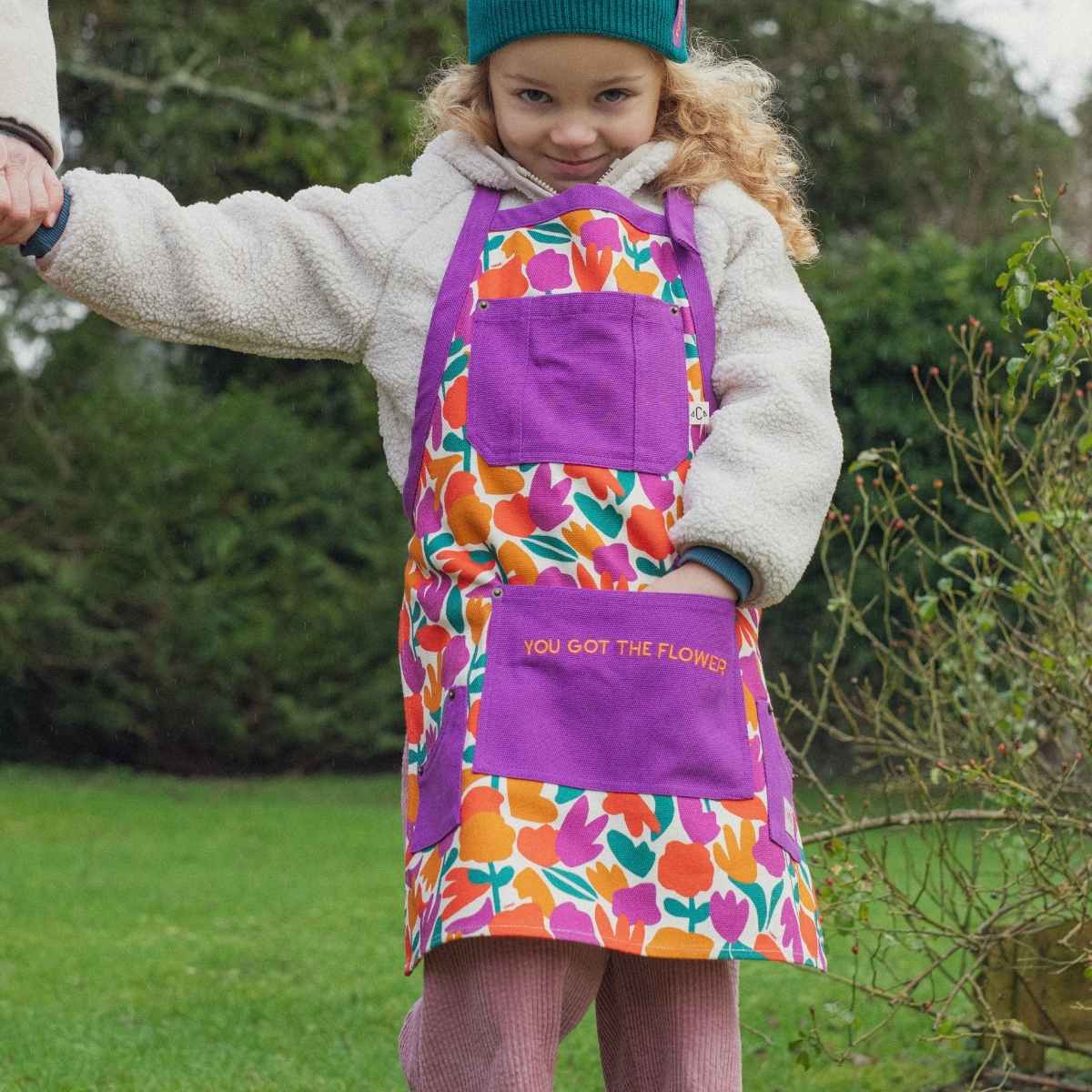  tablier-enfant-papa-maman-chamaye-assorti-parent-enfant-tablier-papa-fils-cadeau-fete-des-peres-bonnet-mere-fille-cadeau-naissance-maman-matchy-matchy-cadeau-original-famille-broderie-you-got-the-power