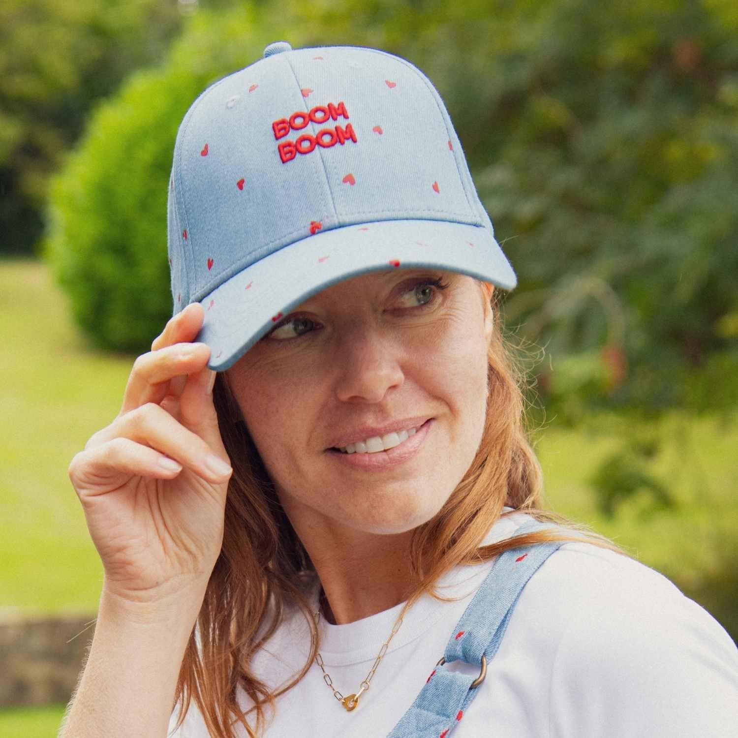 casquette-bebe-enfant-parent-chamaye-assorti-papa-maman-enfant-casquette-papa-fils-cadeau-fete-des-peres-casquette-mere-fille-cadeau-naissance-maman-bebe-cadeau-original-famille-casquette-personnalisable-broderie-boom-boom-badaboom-denim