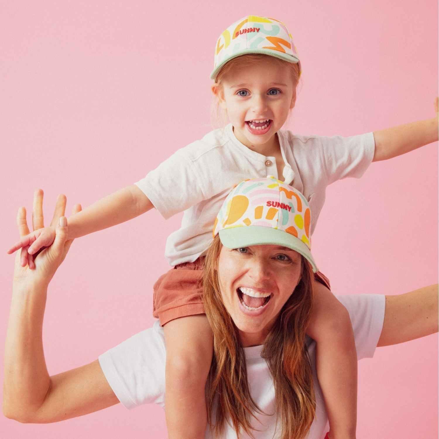 casquette-bebe-enfant-parent-chamaye-assorti-papa-maman-enfant-casquette-papa-fils-cadeau-fete-des-peres-casquette-mere-fille-cadeau-naissance-maman-bebe-cadeau-original-famille-casquette-personnalisable-broderie-sunny