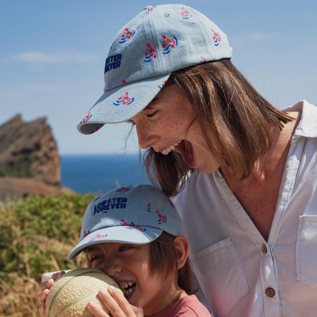 casquette-lobster-forever-bebe-enfant-parent-chamaye-assorti-papa-maman-enfant-cabas-papa-fils-cadeau-naissance-maman-bebe-cadeau-original-famille-casquette-brodée-personnalisable-broderie-homards