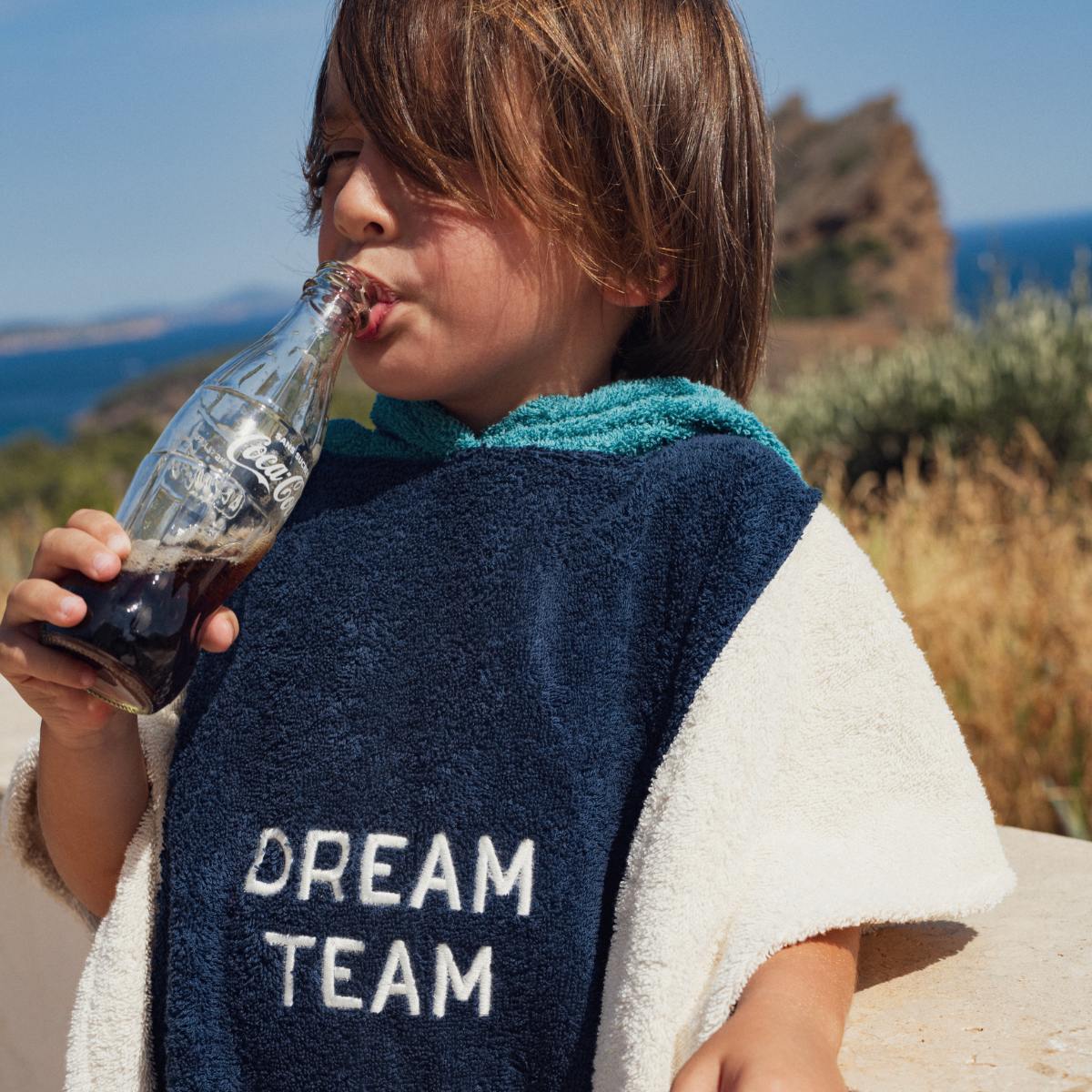 poncho-bebe-enfant-parent-chamaye-assorti-papa-maman-enfant-ponchodebain-papa-fils-cadeau-naissance-maman-bebe-cadeau-original-famille-poncho-personnalisable-broderie-dreamteam